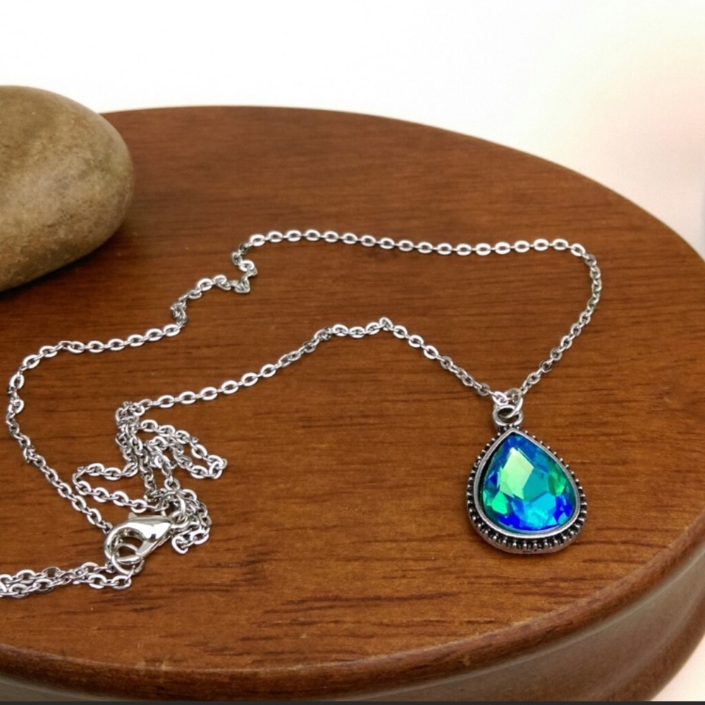🔥🆕 Turquoise Rhinestone Pendant & Necklace - Picture 2 of 5